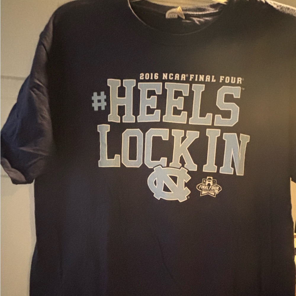 Port and Company UNC Tar Heels Navy Blue Short Sleeve Tee Size L